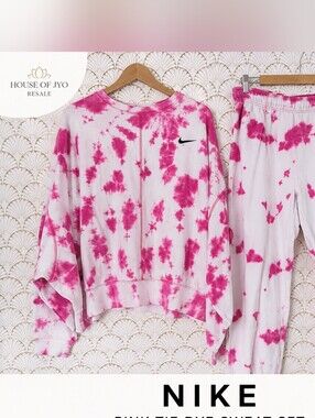 Nike White and Pink Tie-Dye Sweatshirt & Joggers Set, Y2K Street Style.